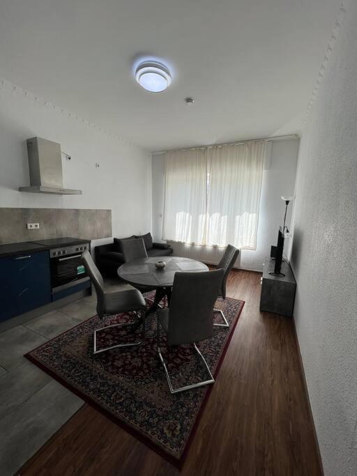 Tmj 2 * Dusseldorf